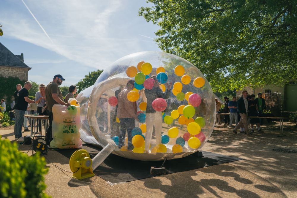 Évènements professionnels dans le Grand Ouest lors du discours d'un dirigeant d'entreprise devant ses collaborateurs